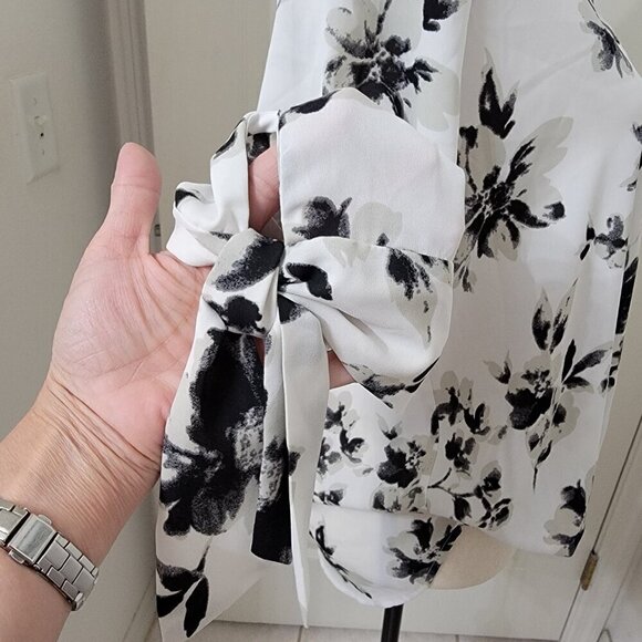 West Kei Size S White w/ Black and Gray Floral Bubble Hem Blouse - Picture 8 of 14